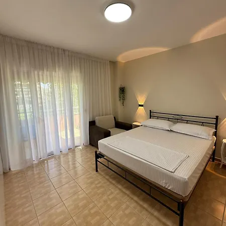 Ruben In Apartament Golem (Tirana)